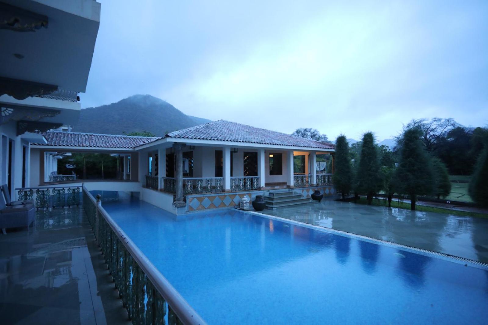 The Royal Retreat Resort & Spa Udajpur Zewnętrze zdjęcie